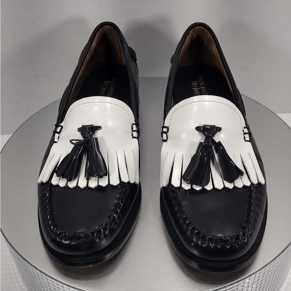 Bass Black and White Leather Loafers size 7 preOwned Exellent condition